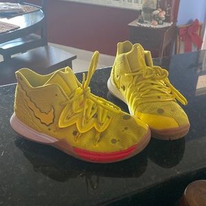 Nike Kyrie SpongeBob Sneaker size boys 4